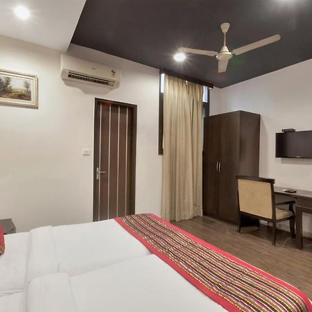 Oyo 9841 The Vivir 1 Hotel Noida Kültér fotó