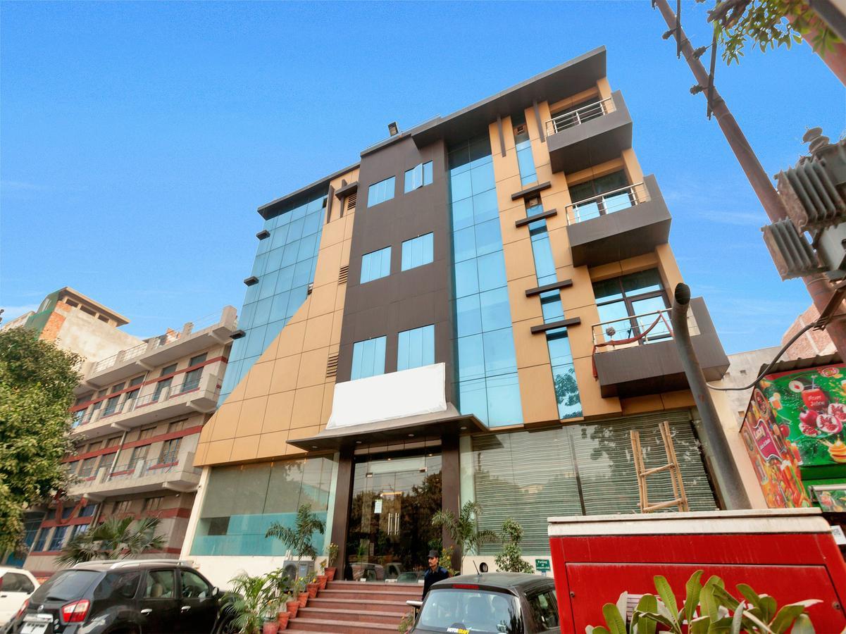 Oyo 9841 The Vivir 1 Hotel Noida Kültér fotó