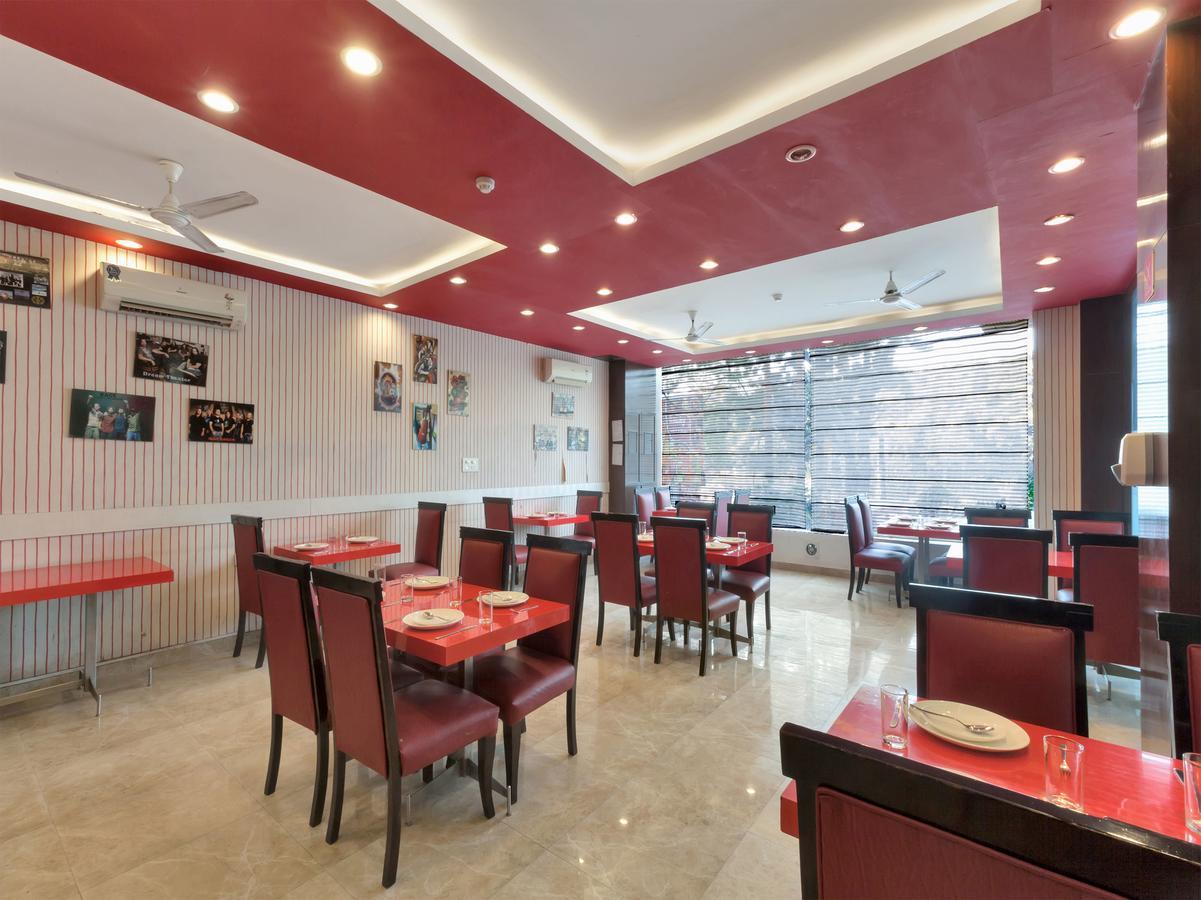 Oyo 9841 The Vivir 1 Hotel Noida Kültér fotó