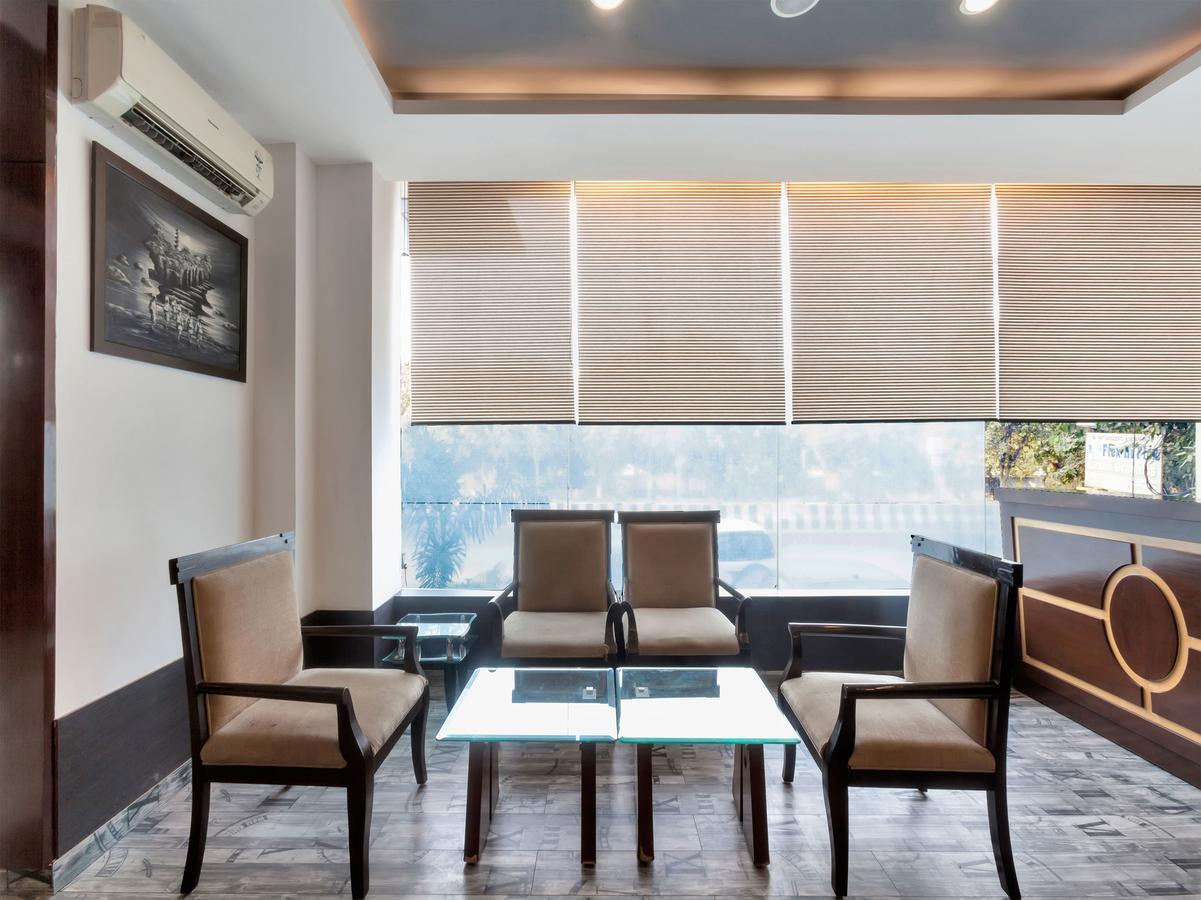 Oyo 9841 The Vivir 1 Hotel Noida Kültér fotó