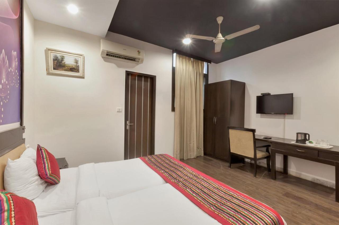 Oyo 9841 The Vivir 1 Hotel Noida Kültér fotó
