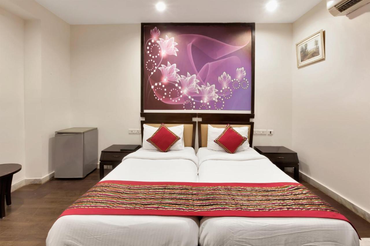 Oyo 9841 The Vivir 1 Hotel Noida Kültér fotó
