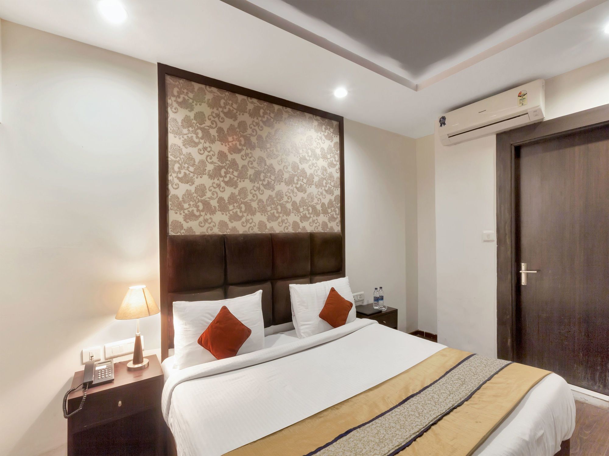Oyo 9841 The Vivir 1 Hotel Noida Kültér fotó