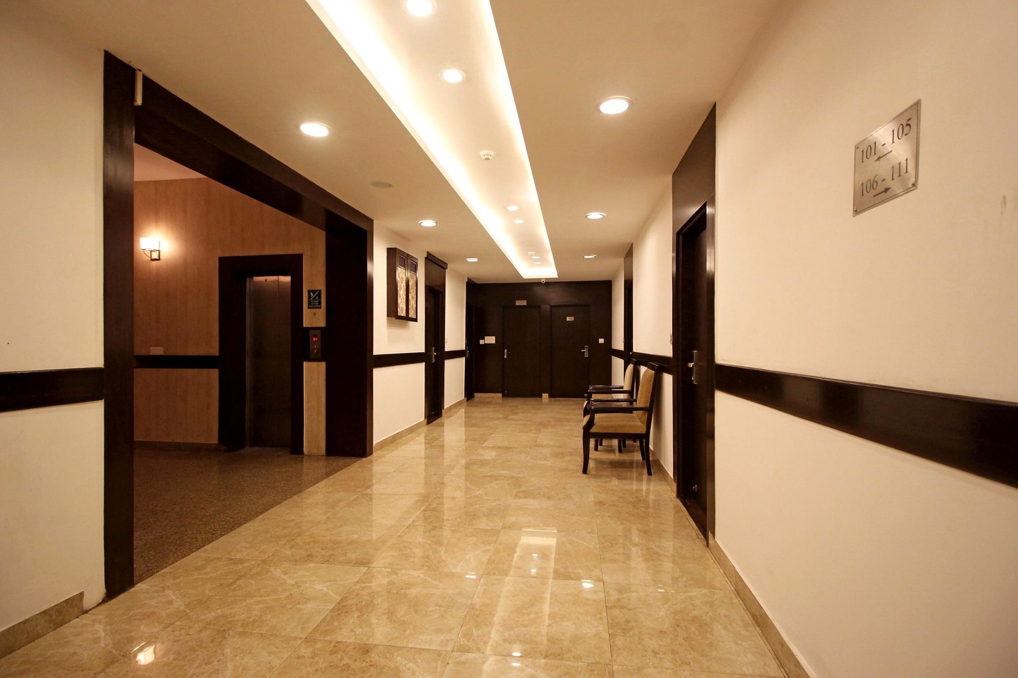 Oyo 9841 The Vivir 1 Hotel Noida Kültér fotó