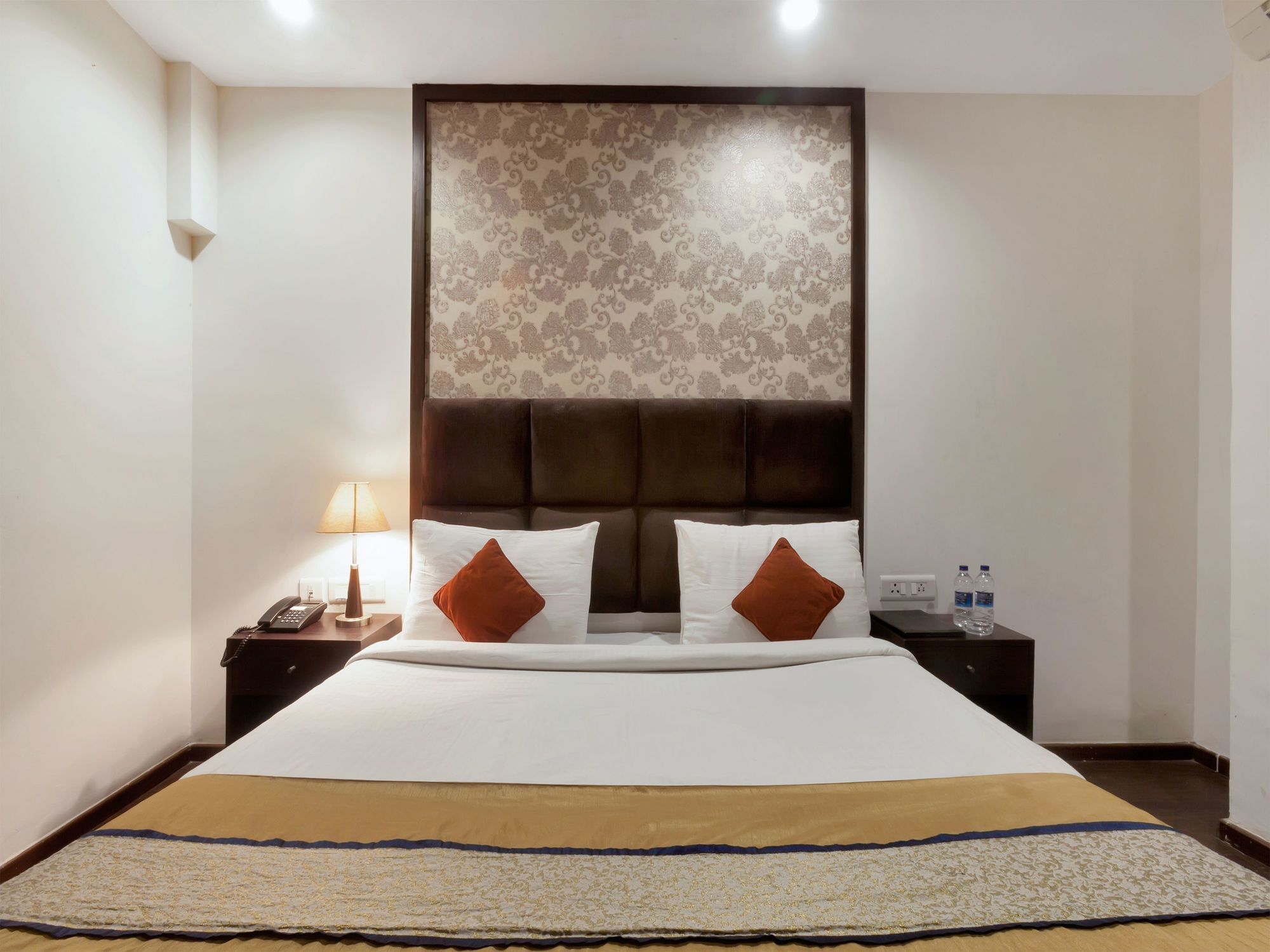 Oyo 9841 The Vivir 1 Hotel Noida Kültér fotó